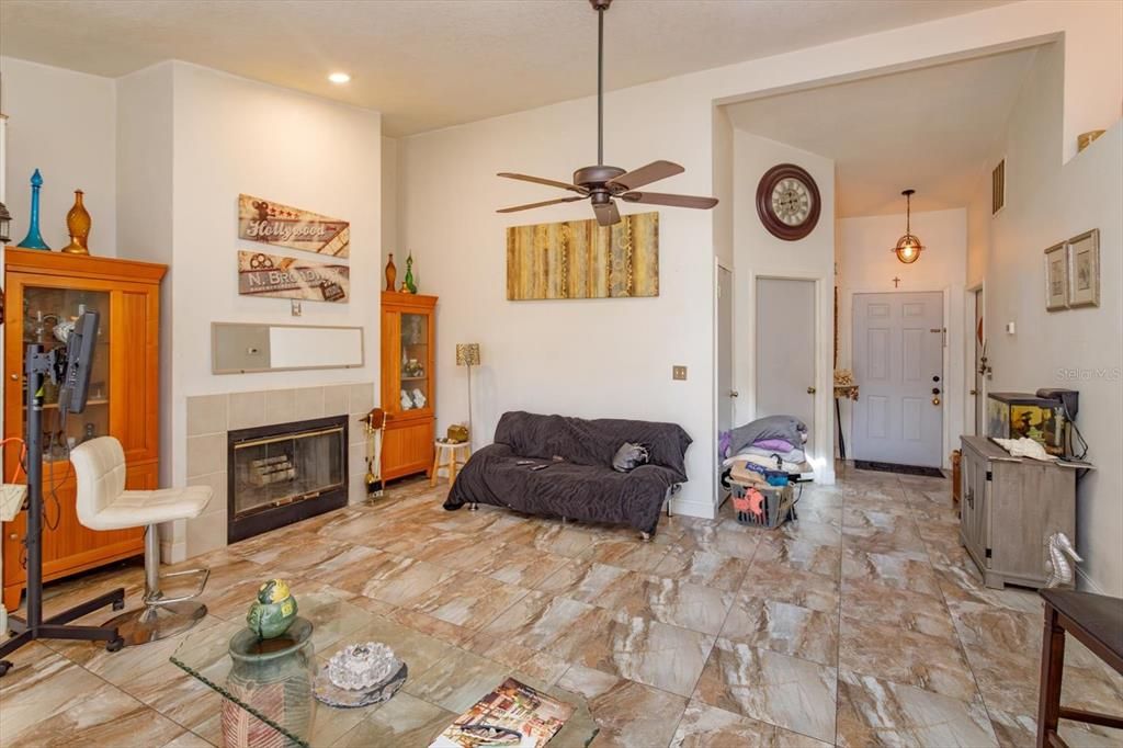 For Sale: $299,000 (3 beds, 2 baths, 1079 Square Feet)