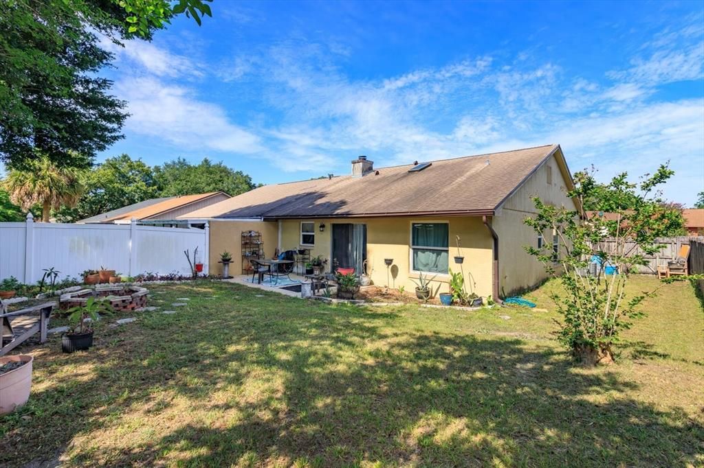 For Sale: $299,000 (3 beds, 2 baths, 1079 Square Feet)