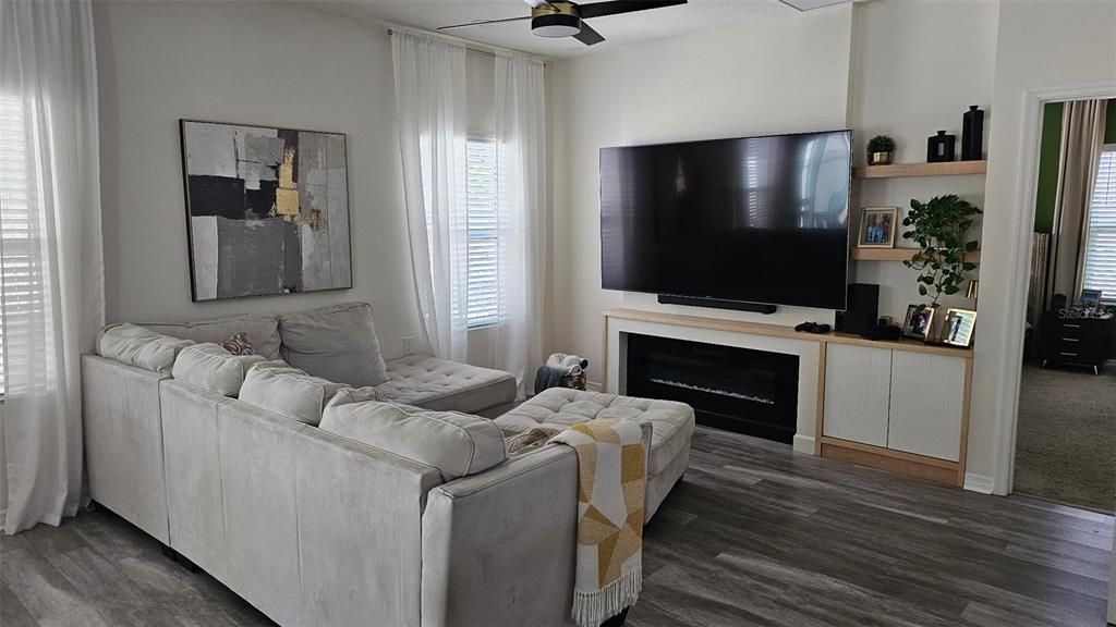 Active With Contract: $2,800 (4 beds, 2 baths, 1705 Square Feet)