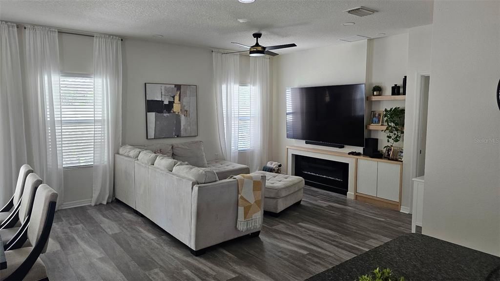 Active With Contract: $2,800 (4 beds, 2 baths, 1705 Square Feet)