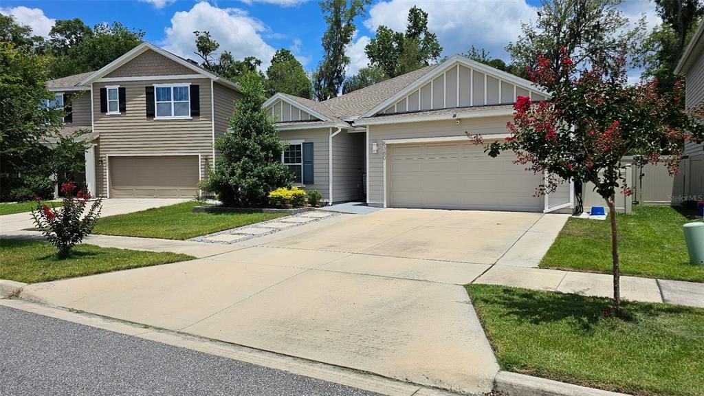 Active With Contract: $2,800 (4 beds, 2 baths, 1705 Square Feet)