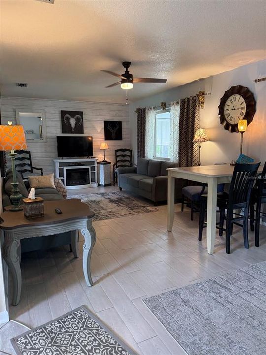 For Sale: $255,000 (2 beds, 2 baths, 1188 Square Feet)
