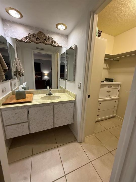 For Sale: $255,000 (2 beds, 2 baths, 1188 Square Feet)