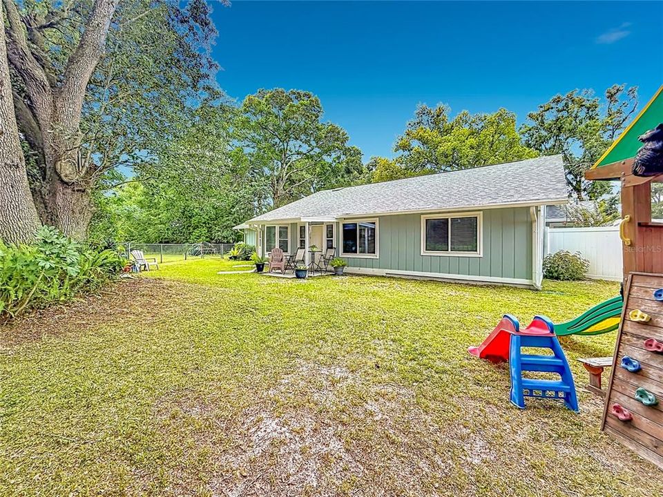 For Sale: $289,500 (2 beds, 2 baths, 1934 Square Feet)