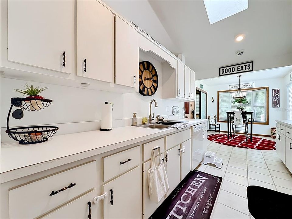 For Sale: $289,500 (2 beds, 2 baths, 1934 Square Feet)