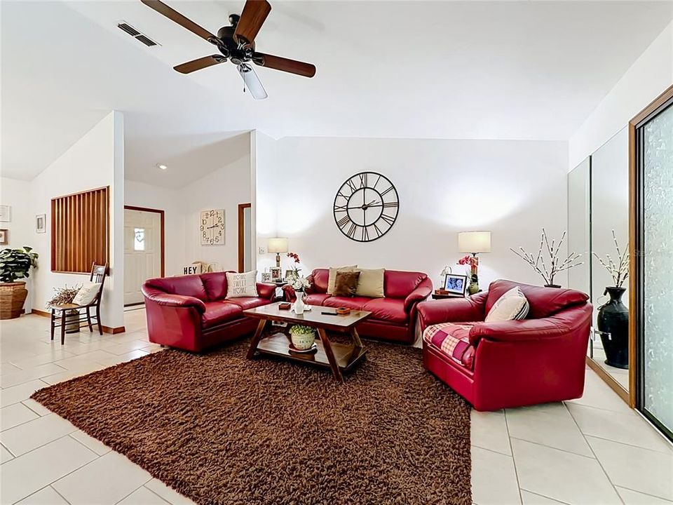 For Sale: $289,500 (2 beds, 2 baths, 1934 Square Feet)