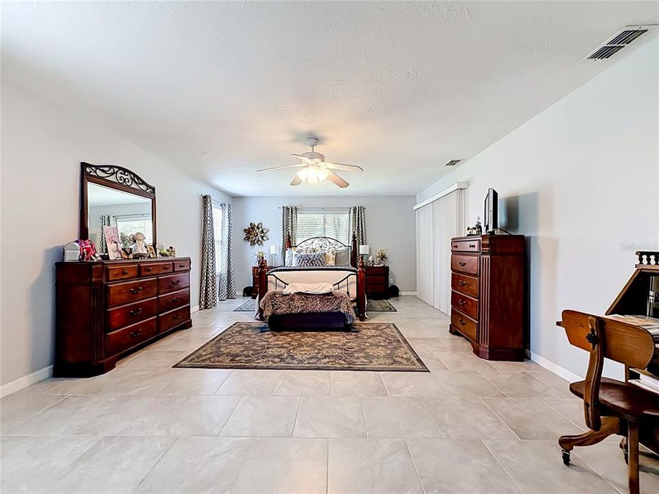 For Sale: $289,500 (2 beds, 2 baths, 1934 Square Feet)