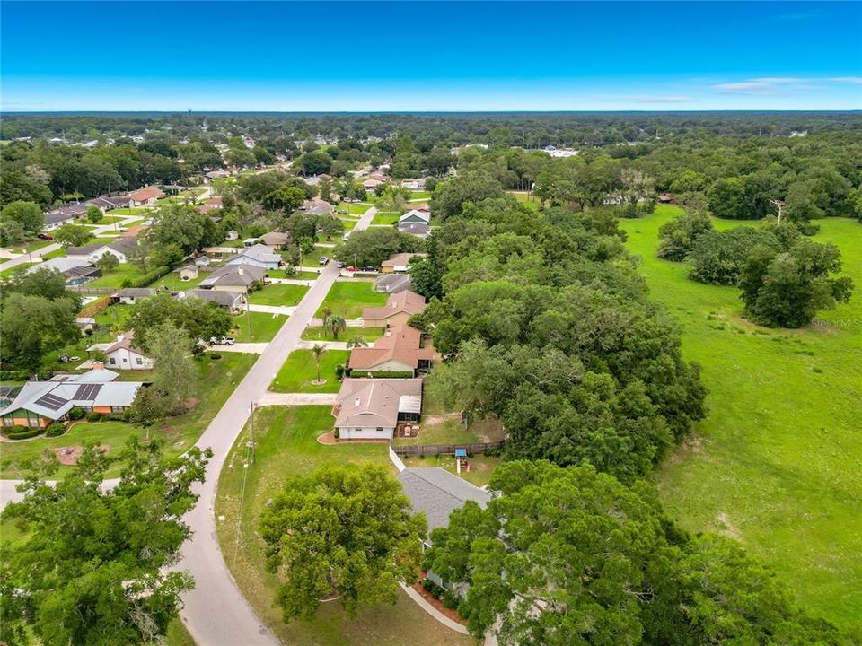 For Sale: $289,500 (2 beds, 2 baths, 1934 Square Feet)