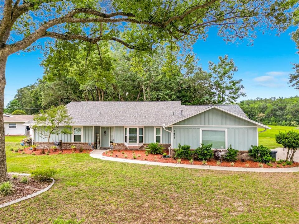For Sale: $289,500 (2 beds, 2 baths, 1934 Square Feet)