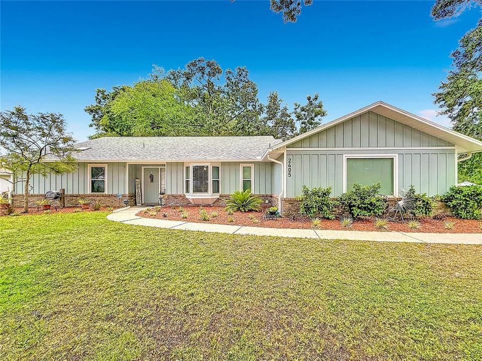 For Sale: $289,500 (2 beds, 2 baths, 1934 Square Feet)