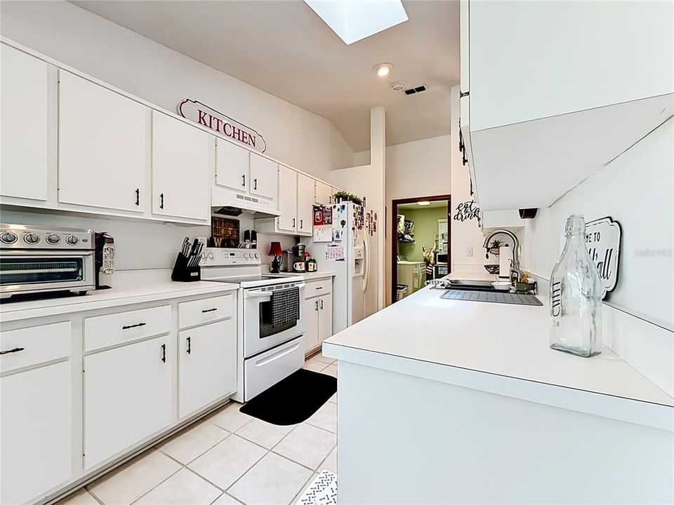 For Sale: $289,500 (2 beds, 2 baths, 1934 Square Feet)