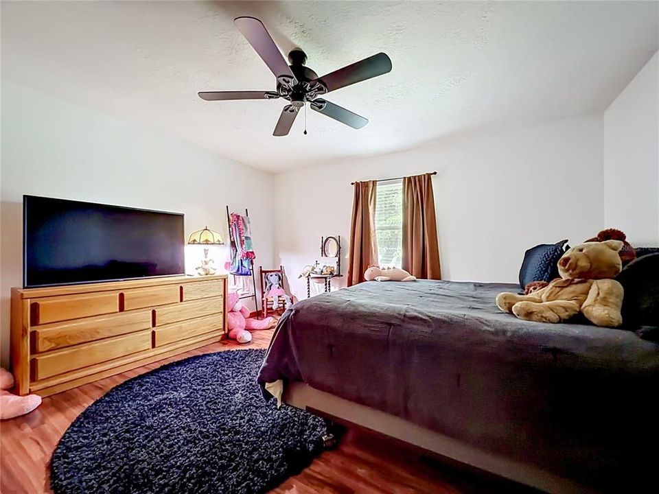 For Sale: $289,500 (2 beds, 2 baths, 1934 Square Feet)