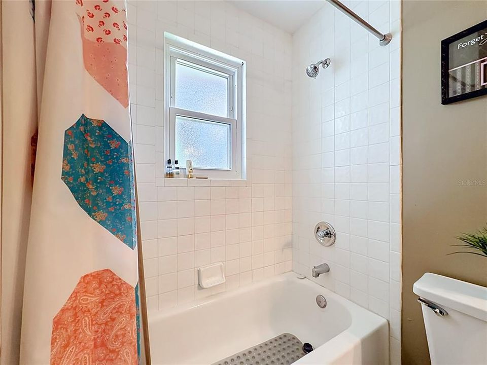 For Sale: $289,500 (2 beds, 2 baths, 1934 Square Feet)