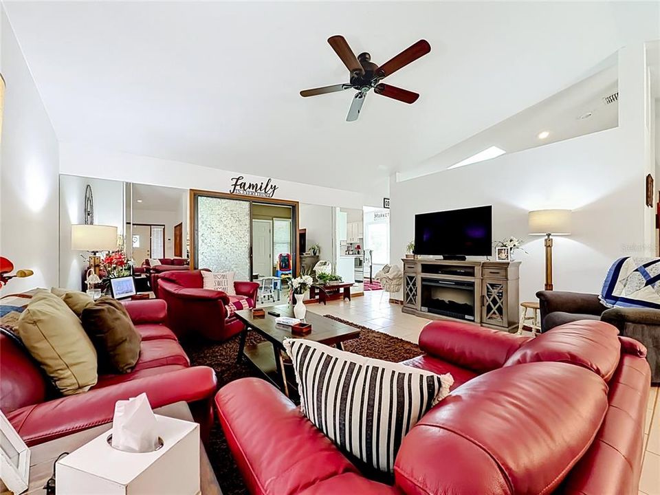 For Sale: $289,500 (2 beds, 2 baths, 1934 Square Feet)