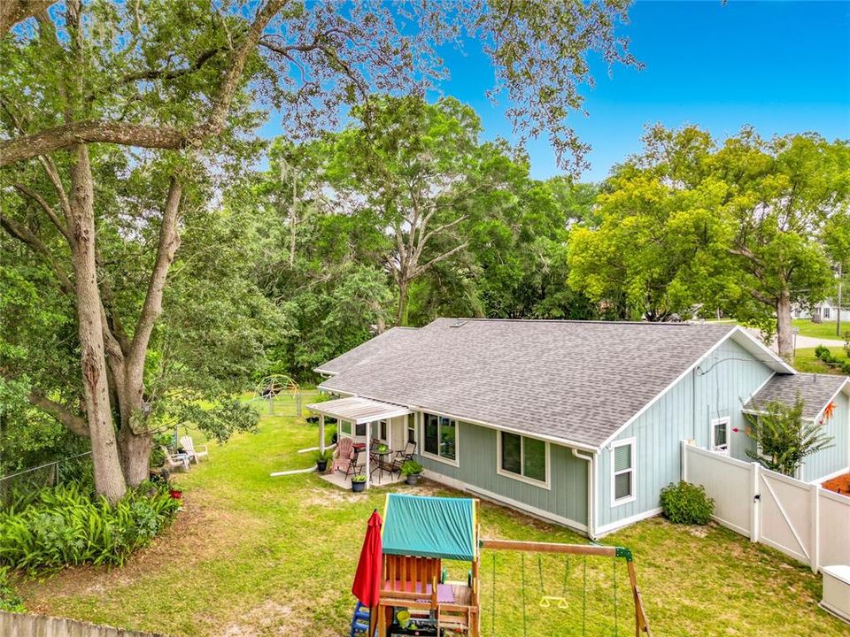 For Sale: $289,500 (2 beds, 2 baths, 1934 Square Feet)