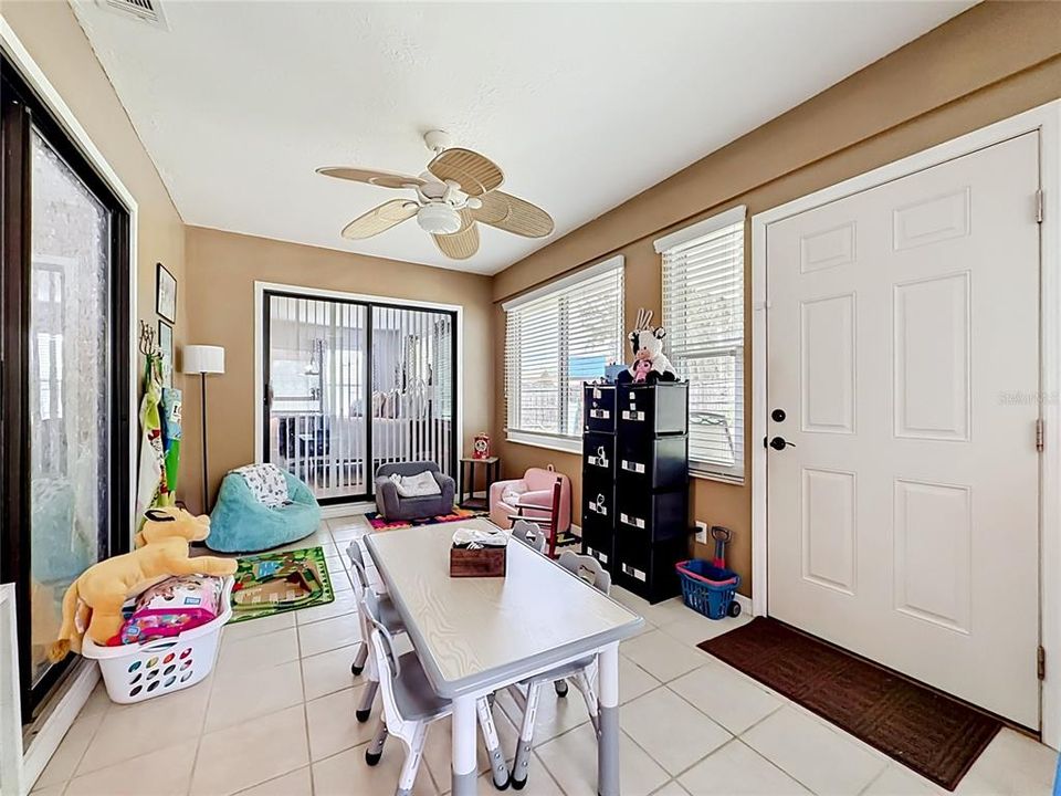 For Sale: $289,500 (2 beds, 2 baths, 1934 Square Feet)