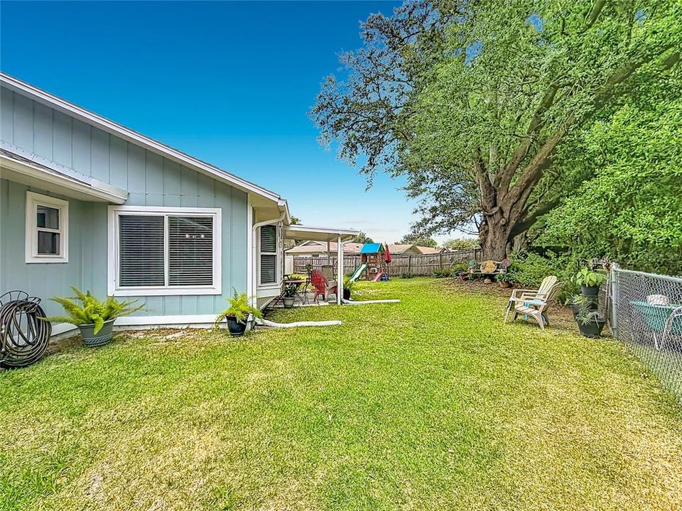 For Sale: $289,500 (2 beds, 2 baths, 1934 Square Feet)