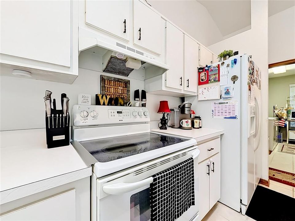 For Sale: $289,500 (2 beds, 2 baths, 1934 Square Feet)