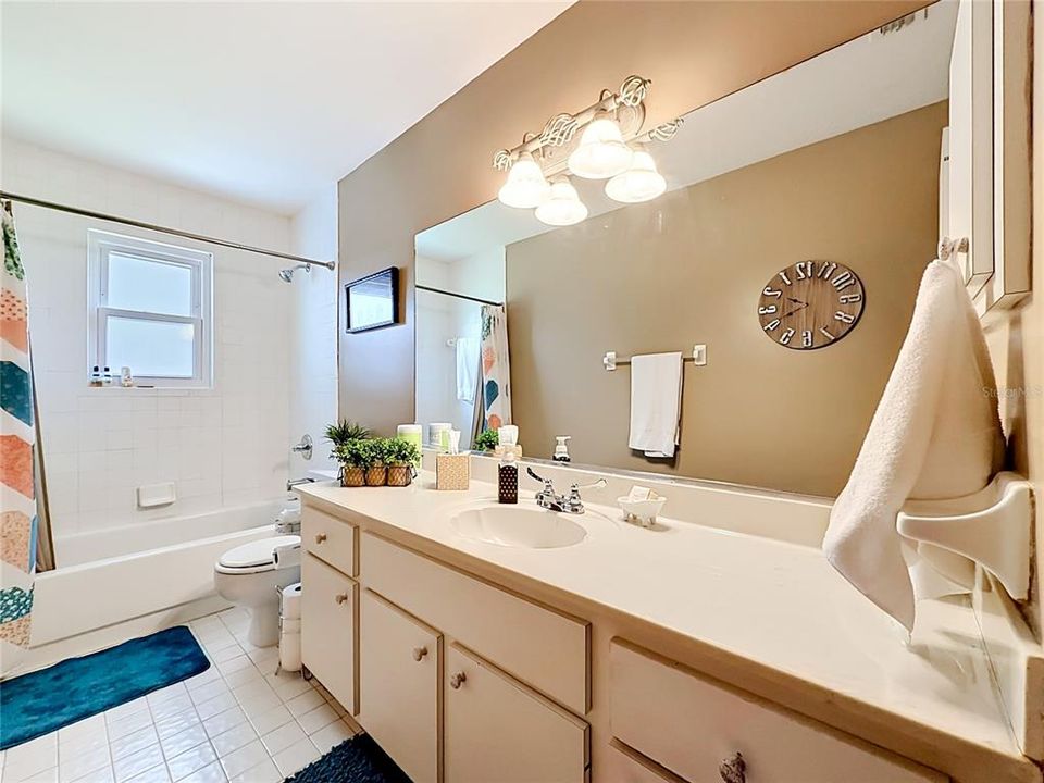 For Sale: $289,500 (2 beds, 2 baths, 1934 Square Feet)
