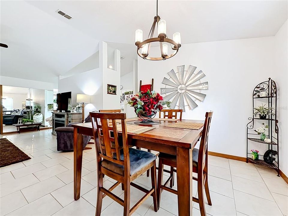 For Sale: $289,500 (2 beds, 2 baths, 1934 Square Feet)