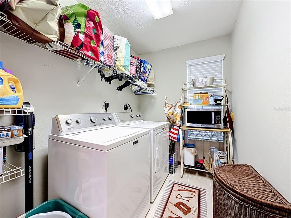 For Sale: $289,500 (2 beds, 2 baths, 1934 Square Feet)