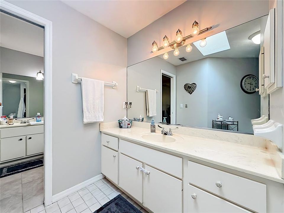 For Sale: $289,500 (2 beds, 2 baths, 1934 Square Feet)