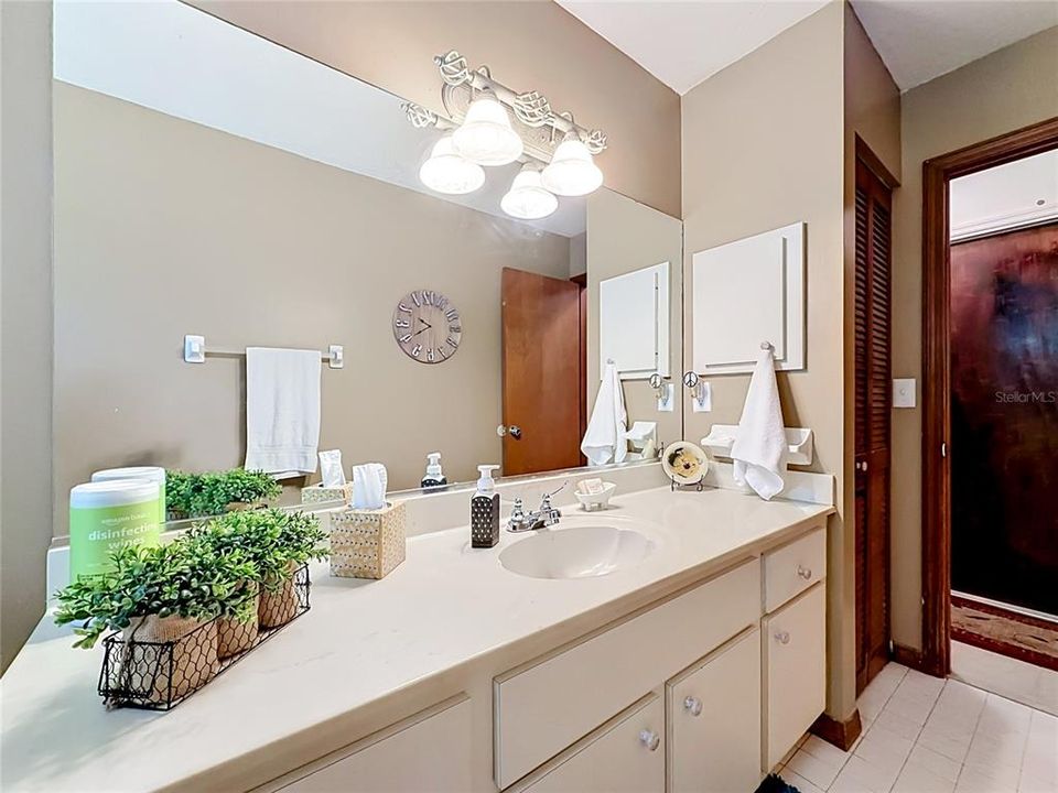 For Sale: $289,500 (2 beds, 2 baths, 1934 Square Feet)