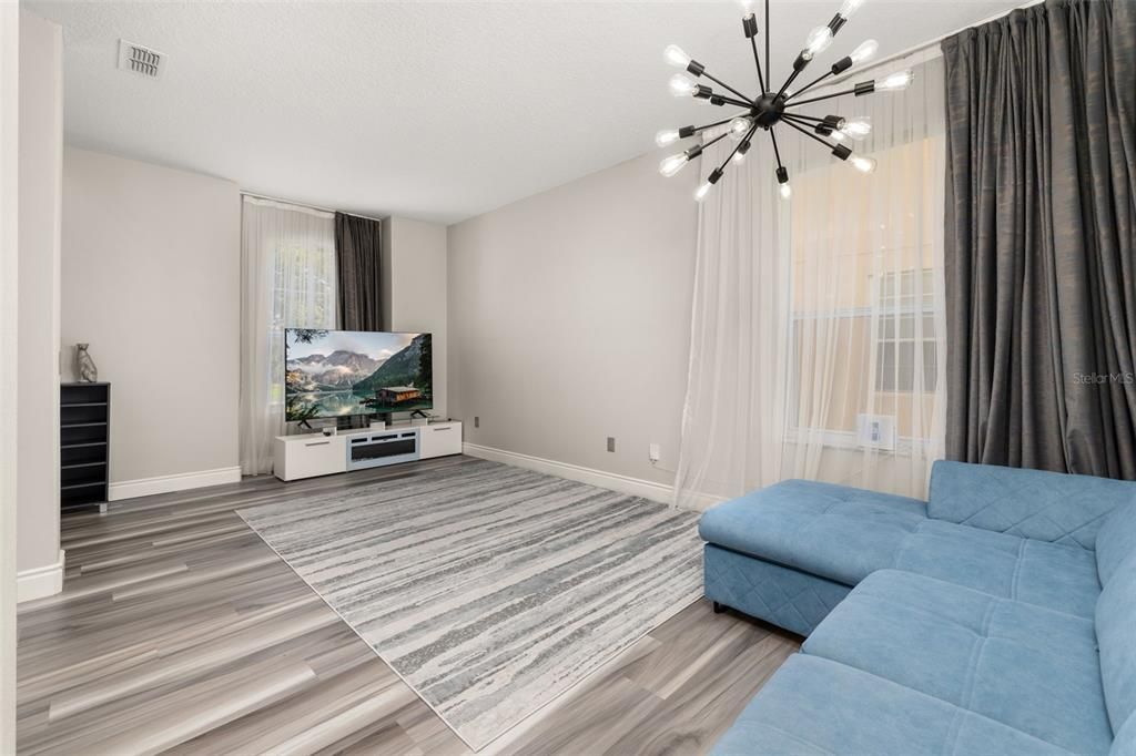 For Sale: $699,000 (5 beds, 3 baths, 2692 Square Feet)