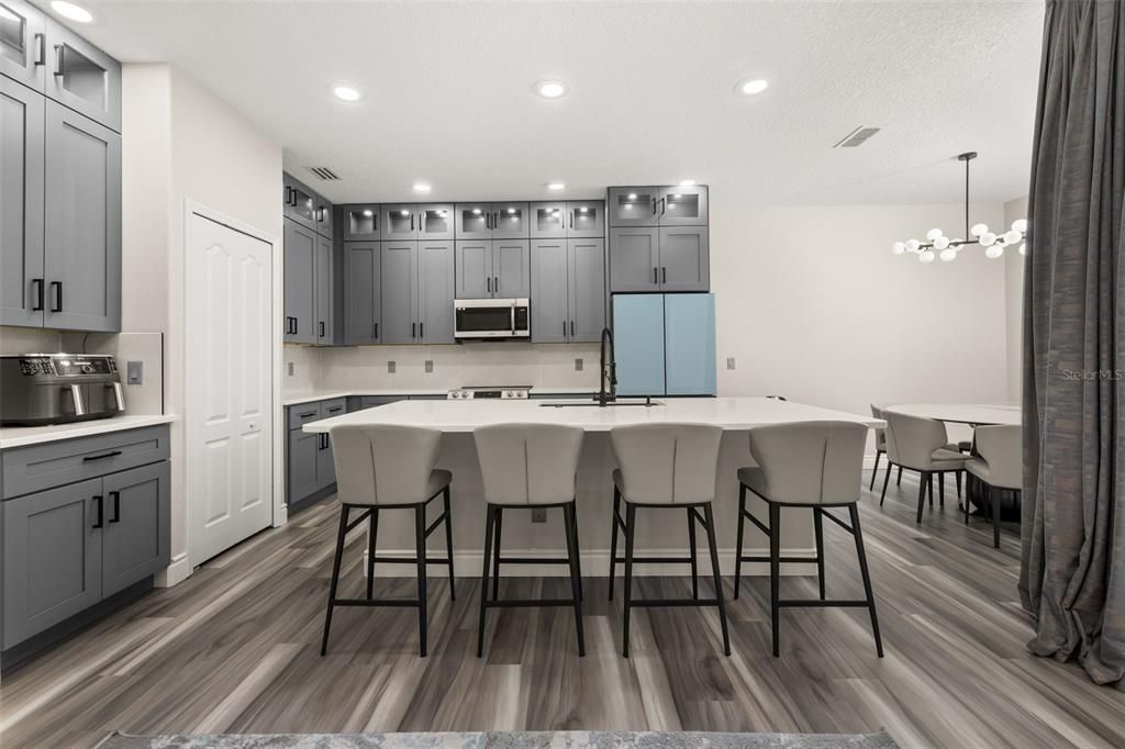 For Sale: $699,000 (5 beds, 3 baths, 2692 Square Feet)