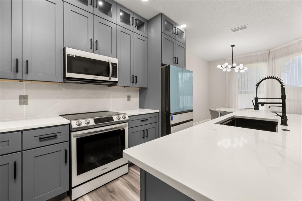 For Sale: $699,000 (5 beds, 3 baths, 2692 Square Feet)