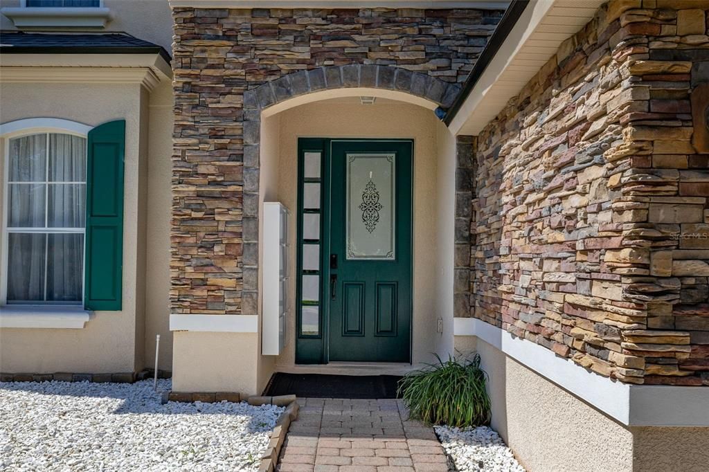 For Sale: $699,000 (5 beds, 3 baths, 2692 Square Feet)