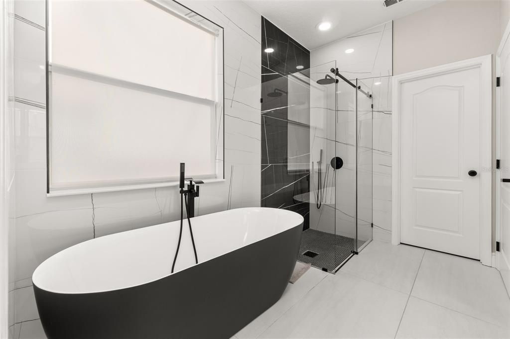 For Sale: $699,000 (5 beds, 3 baths, 2692 Square Feet)