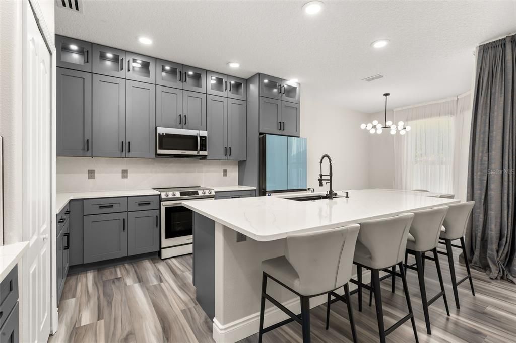 For Sale: $699,000 (5 beds, 3 baths, 2692 Square Feet)