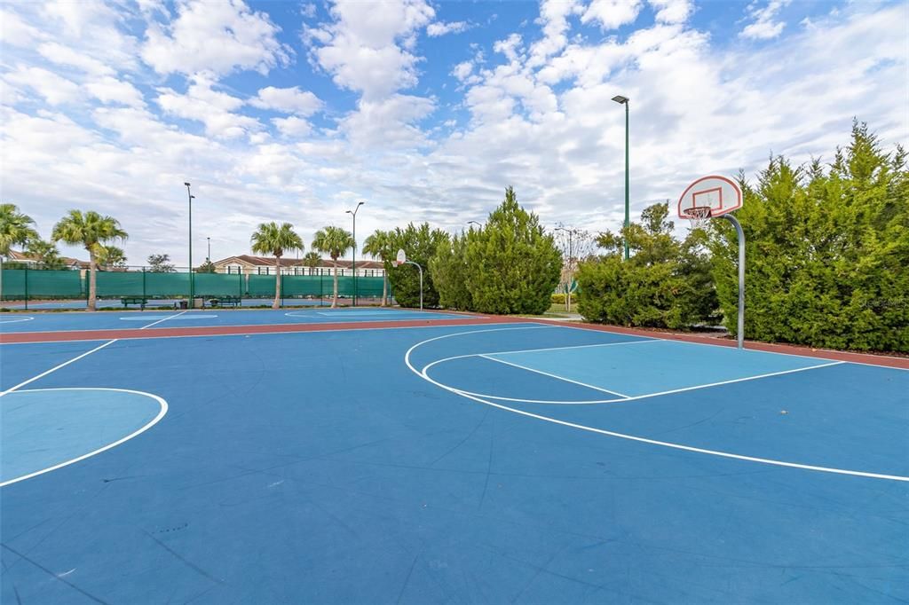 For Sale: $699,000 (5 beds, 3 baths, 2692 Square Feet)