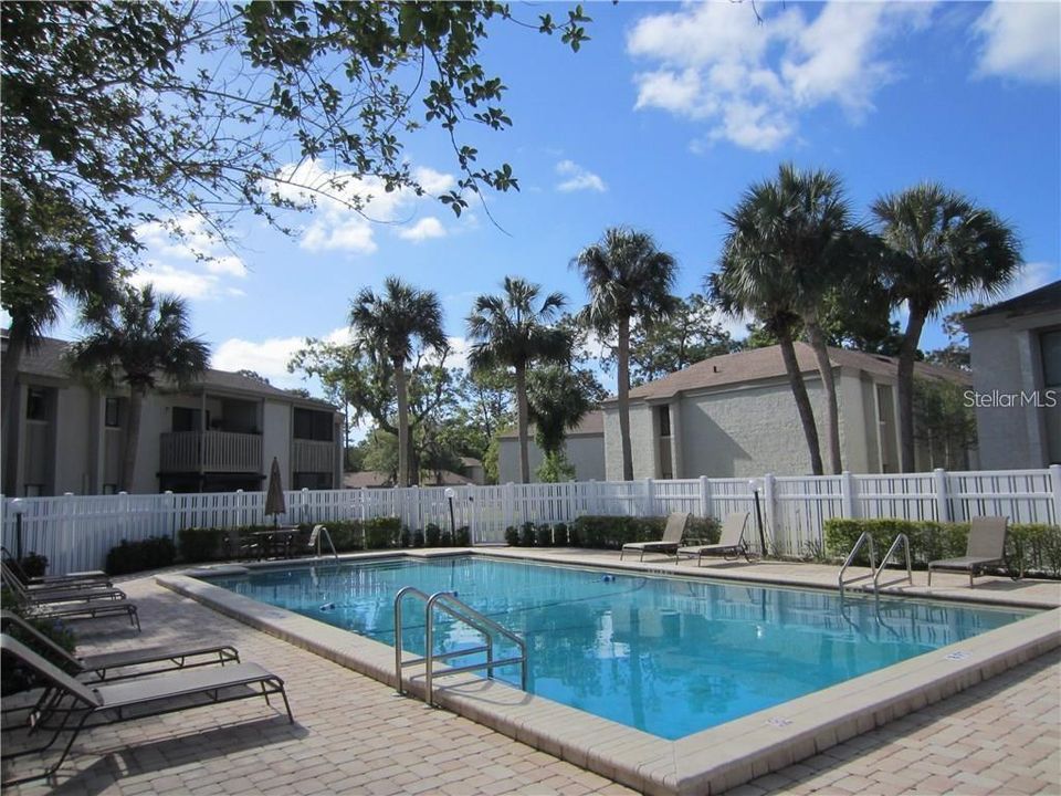 For Sale: $179,000 (2 beds, 2 baths, 1000 Square Feet)