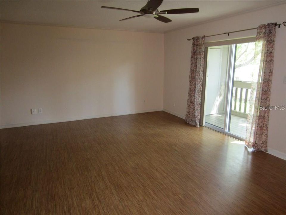 For Sale: $179,000 (2 beds, 2 baths, 1000 Square Feet)