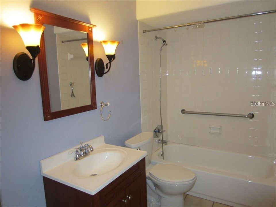 For Sale: $179,000 (2 beds, 2 baths, 1000 Square Feet)