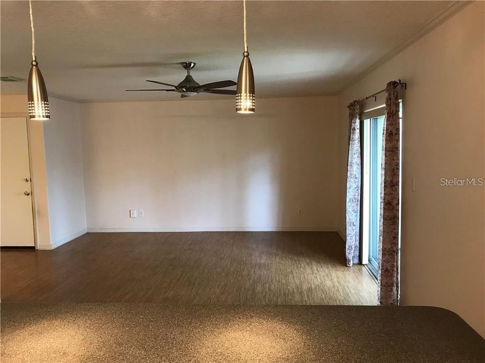 For Sale: $179,000 (2 beds, 2 baths, 1000 Square Feet)