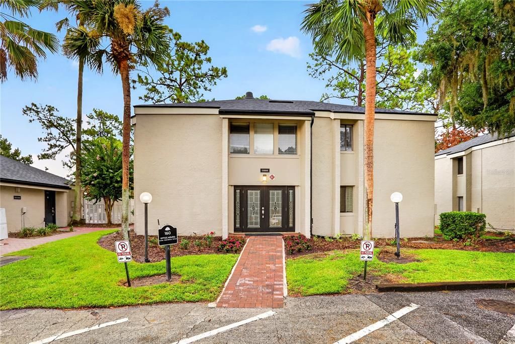 For Sale: $179,000 (2 beds, 2 baths, 1000 Square Feet)