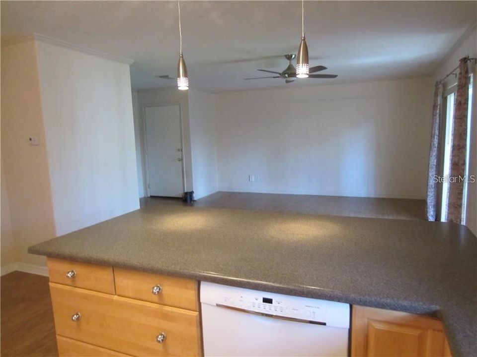 For Sale: $179,000 (2 beds, 2 baths, 1000 Square Feet)