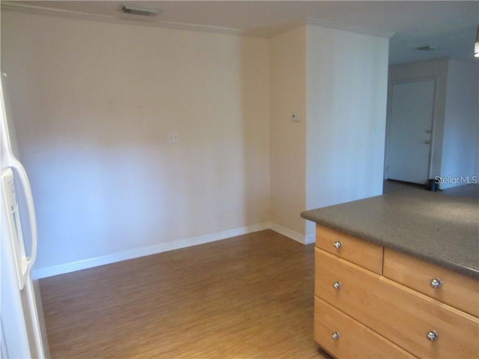 For Sale: $179,000 (2 beds, 2 baths, 1000 Square Feet)