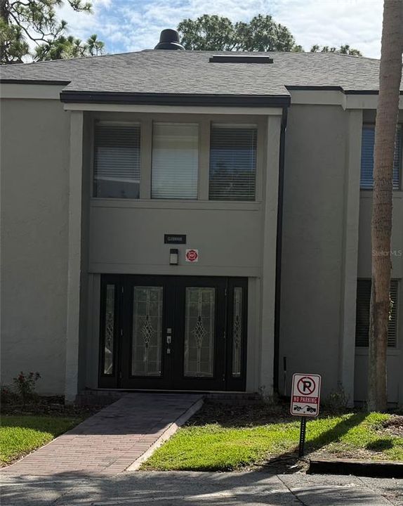 For Sale: $179,000 (2 beds, 2 baths, 1000 Square Feet)