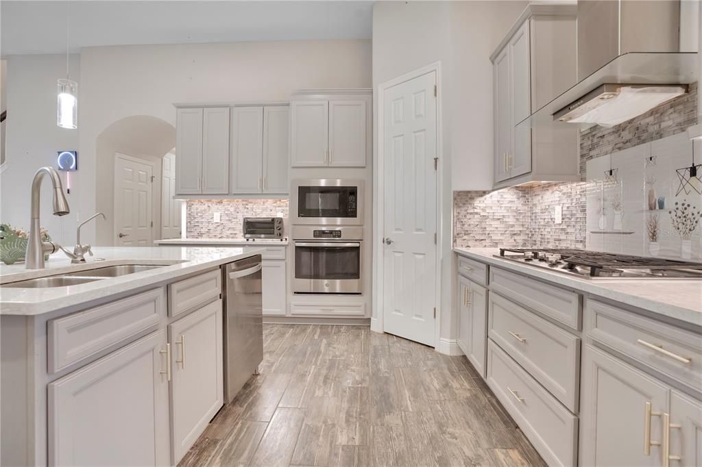 For Rent: $3,400 (5 beds, 4 baths, 3616 Square Feet)