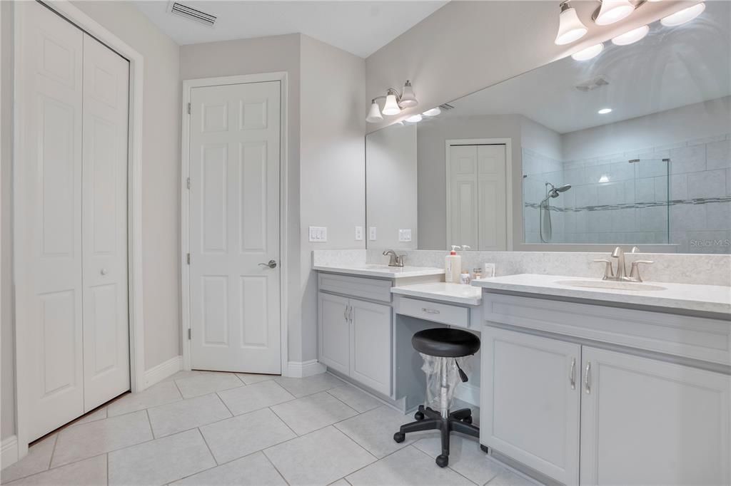 For Rent: $3,400 (5 beds, 4 baths, 3616 Square Feet)