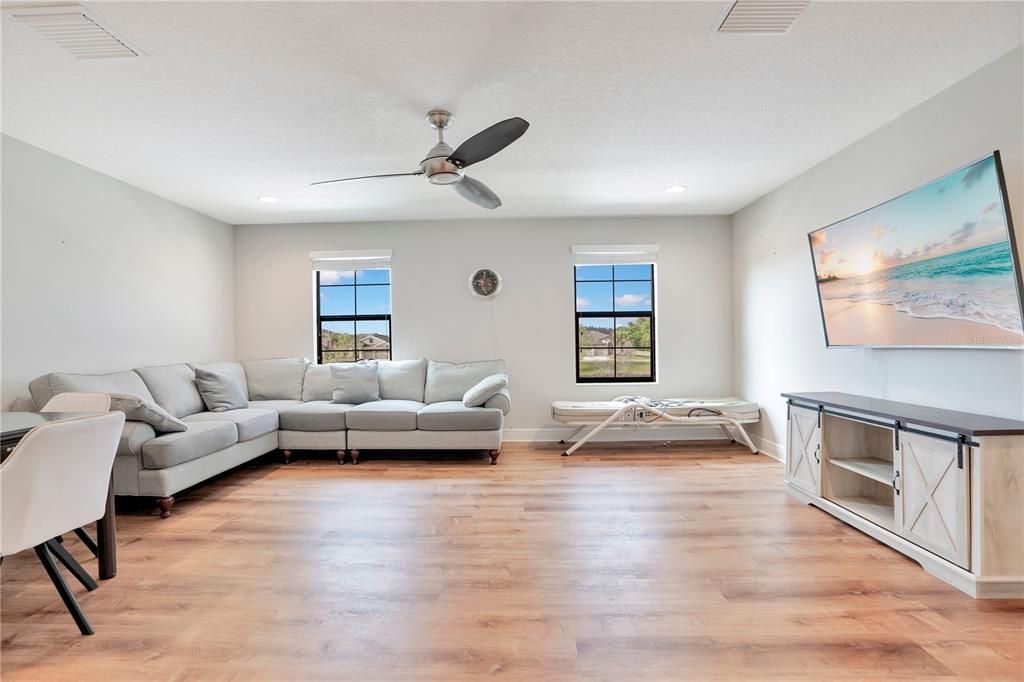 For Rent: $3,400 (5 beds, 4 baths, 3616 Square Feet)