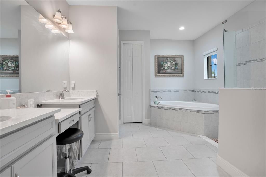 For Rent: $3,400 (5 beds, 4 baths, 3616 Square Feet)