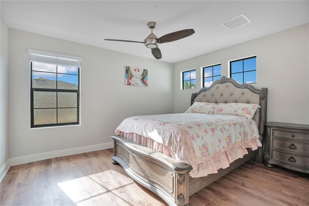 For Rent: $3,400 (5 beds, 4 baths, 3616 Square Feet)