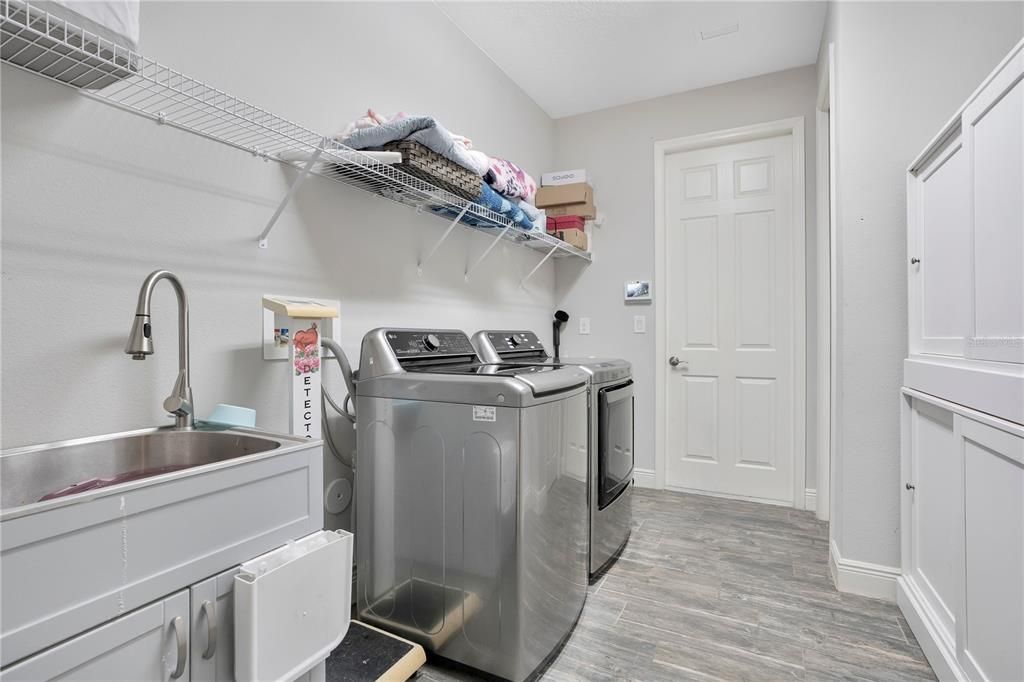 For Rent: $3,400 (5 beds, 4 baths, 3616 Square Feet)