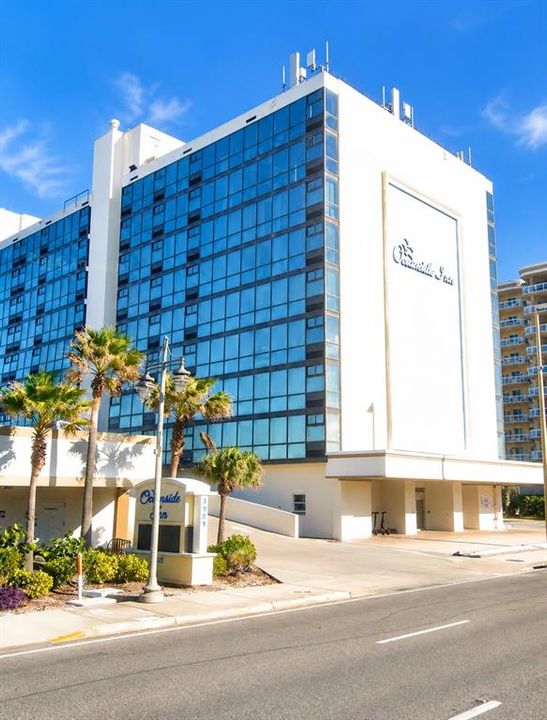For Sale: $123,900 (1 beds, 1 baths, 691 Square Feet)