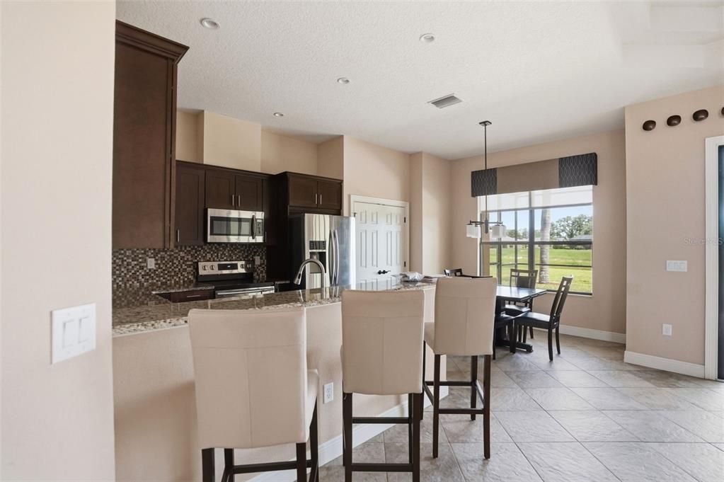 En Venta: $429,900 (4 camas, 3 baños, 2181 Pies cuadrados)
